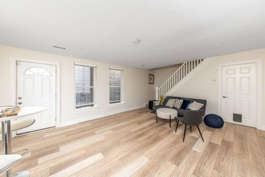 Scenic Skyline View-downtown Holiday home *
