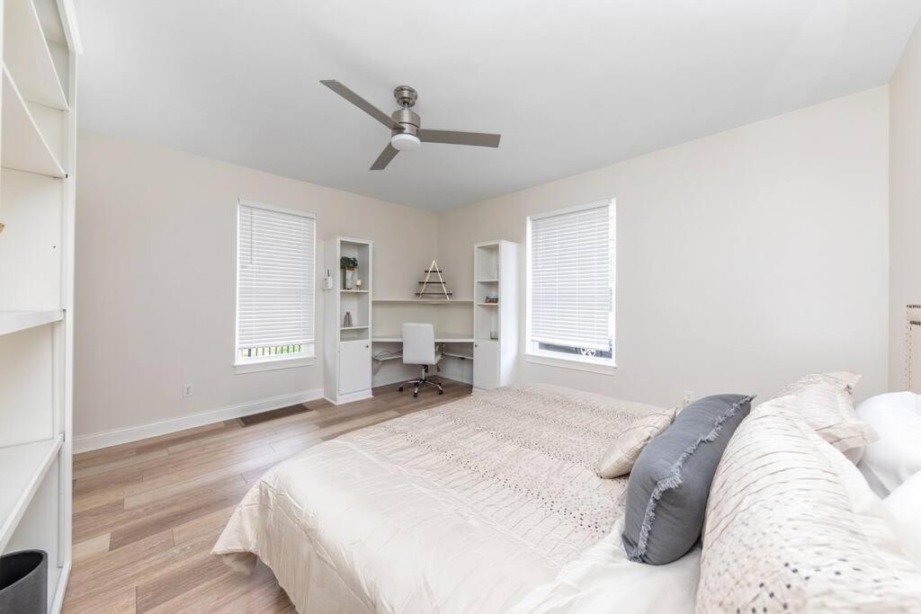 Scenic Skyline View-downtown Holiday home