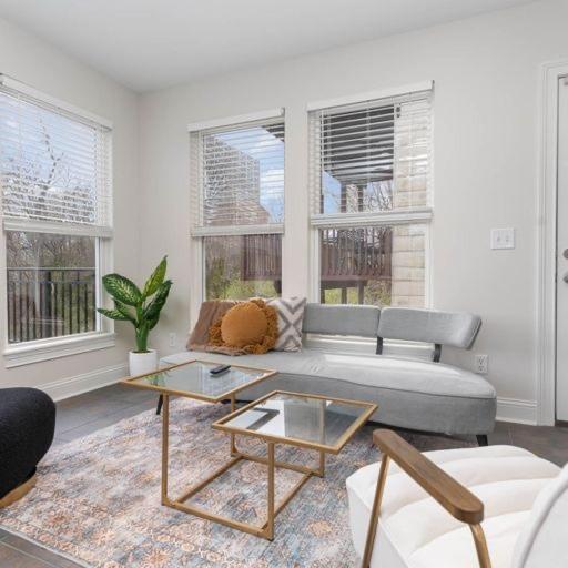 Scenic Skyline View-downtown Holiday home *
